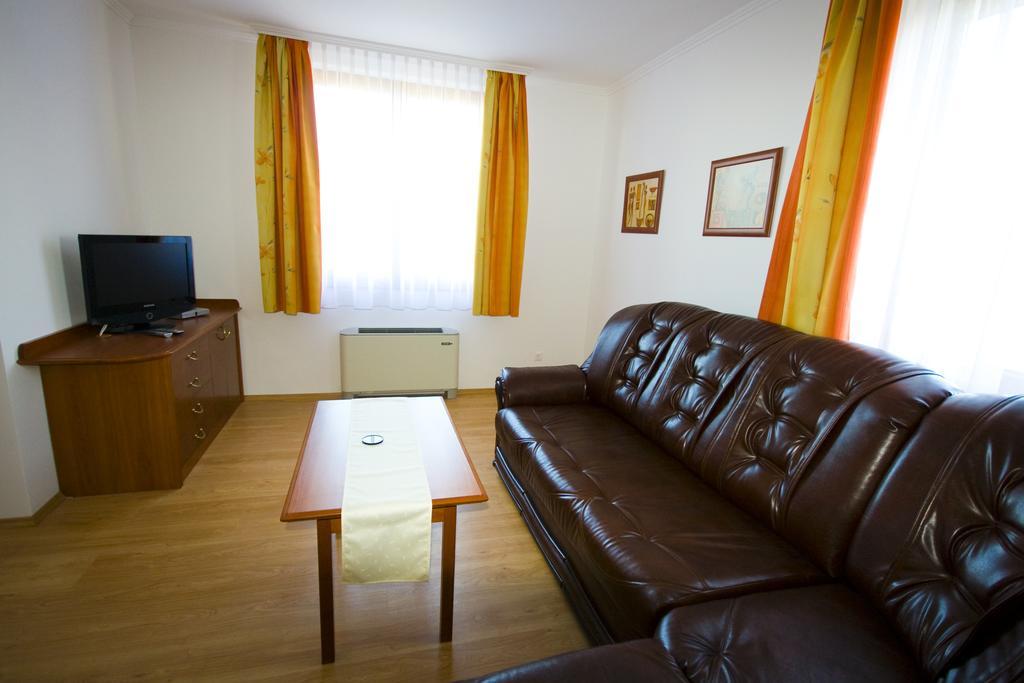 Szerencsemak Panzio Apartment Kehidakustany Room photo