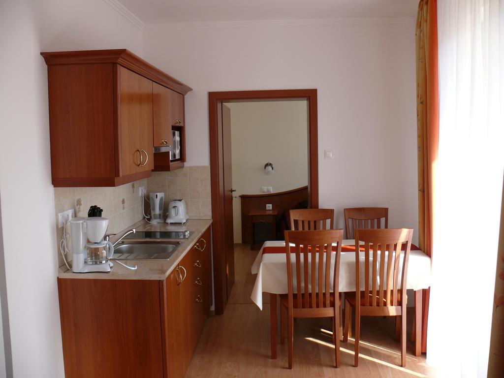 Szerencsemak Panzio Apartment Kehidakustany Room photo